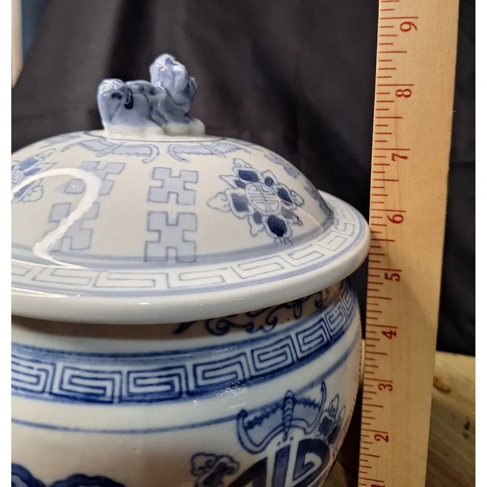 Vintage Blue and White Porcelain Ginger Jar Foo Dog Lid Longevity Shou Symbol - Picture 9 of 16